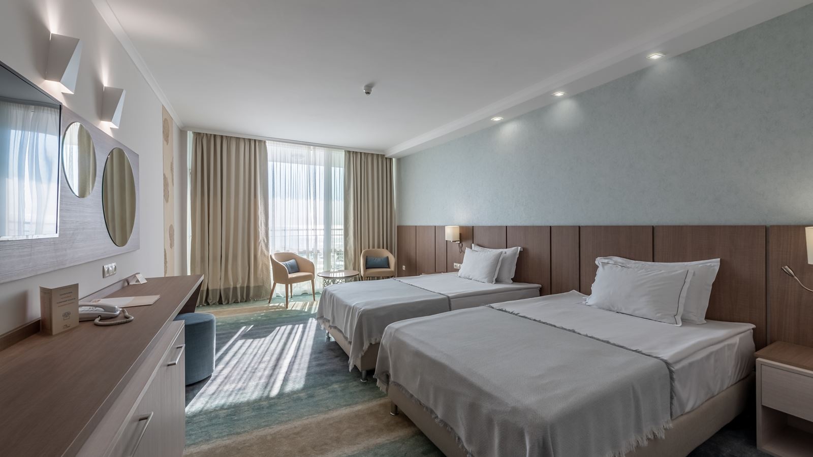 rooms-twin-superior-room-balcony