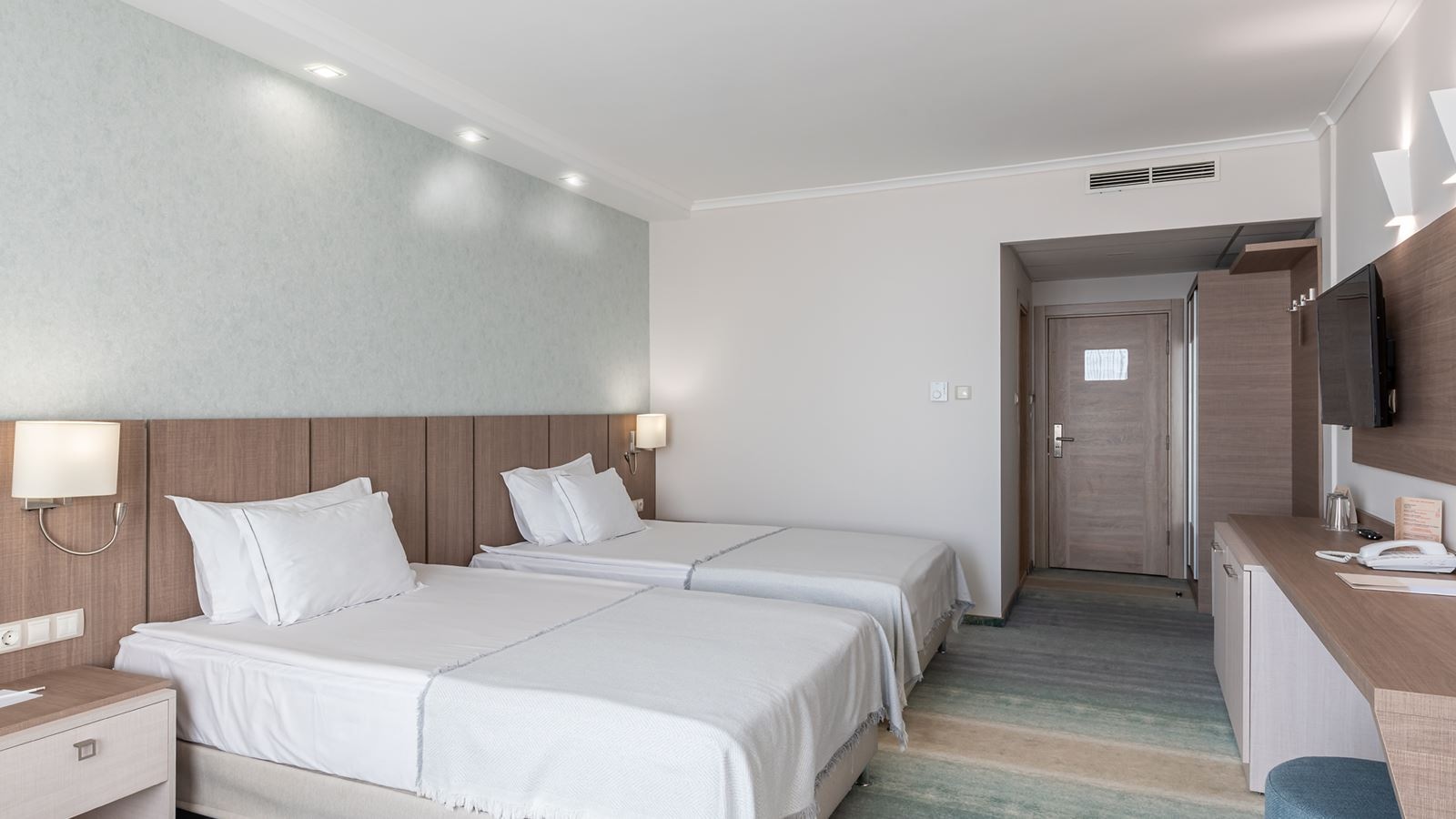 rooms-twin-superior-room-balcony