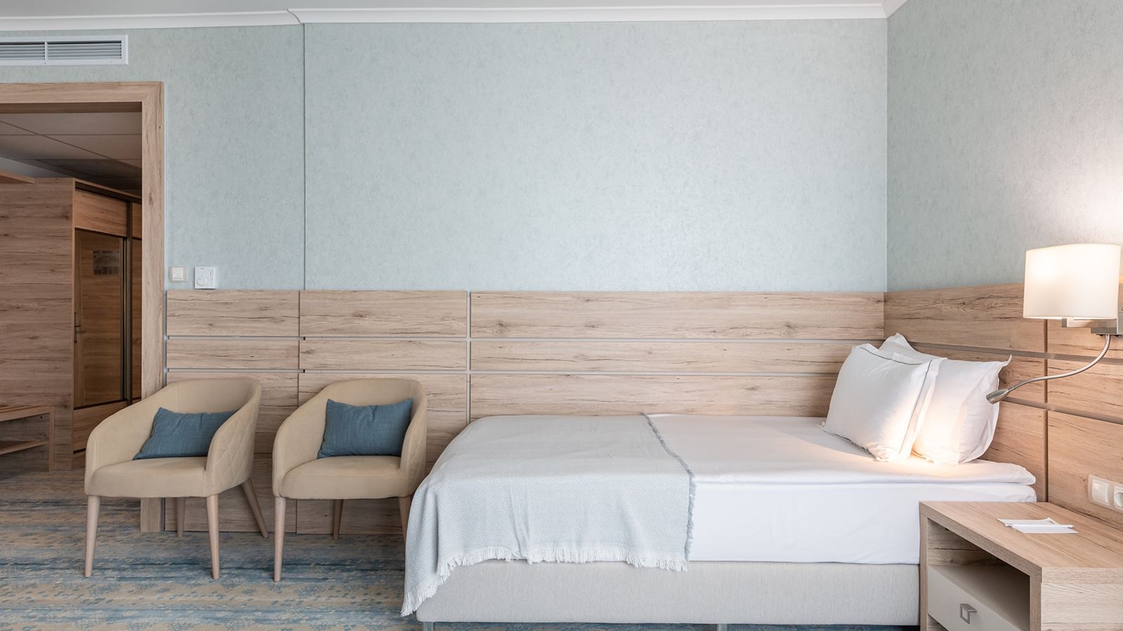 rooms-standard-apartment-balcony