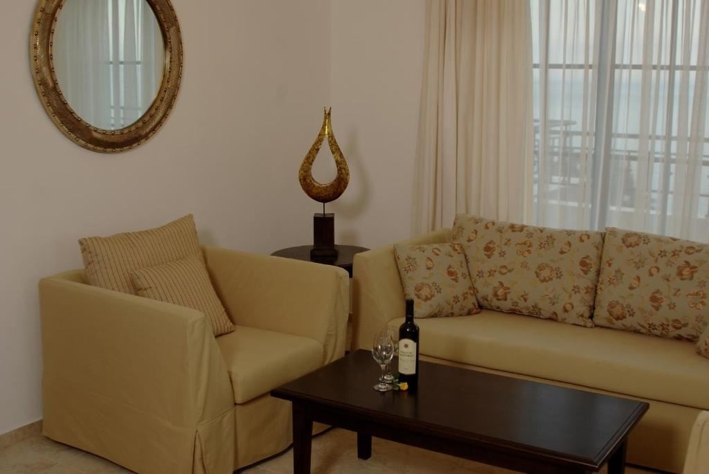 rooms-2-bedroom-standard-apartment-balcony