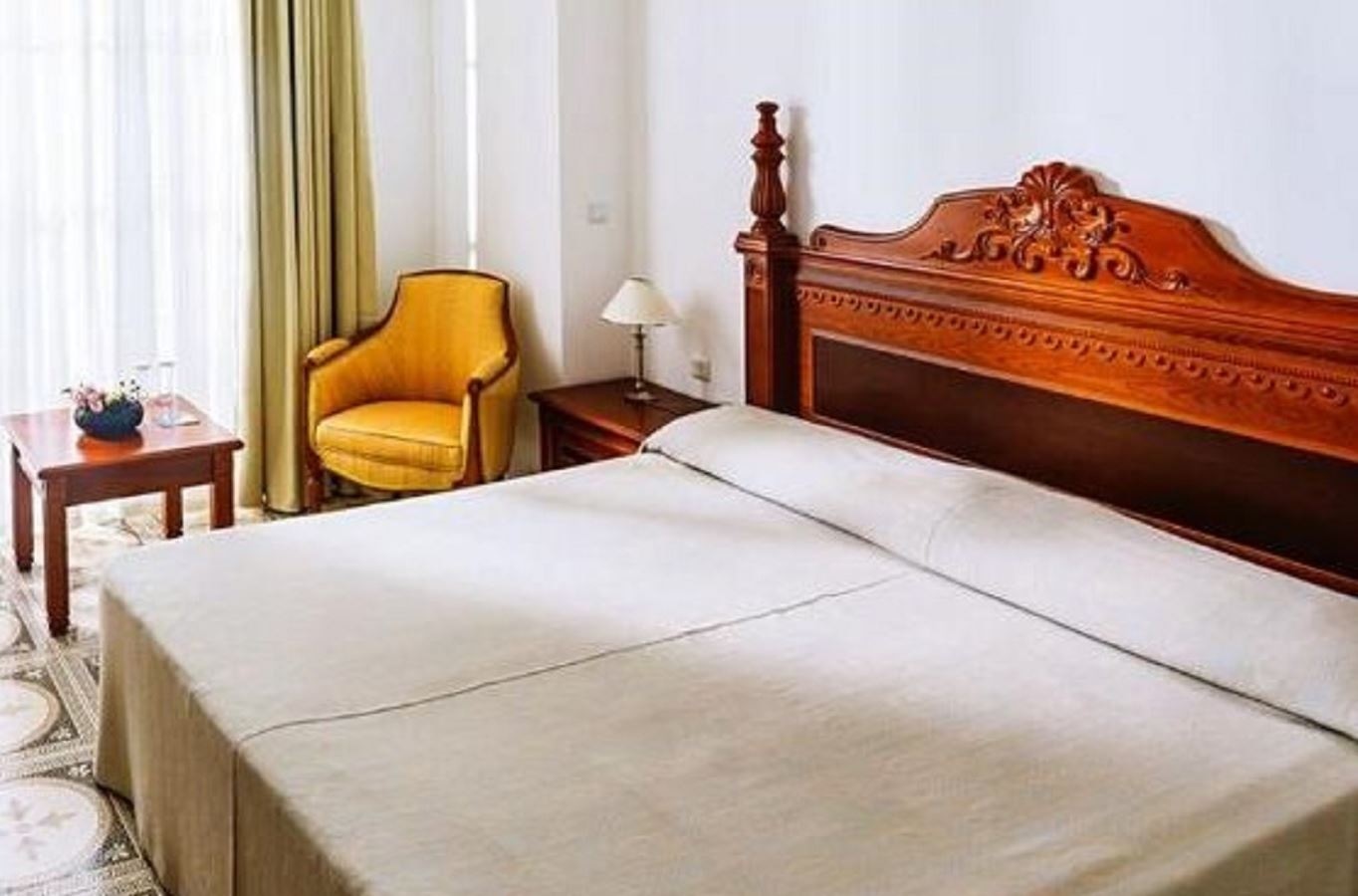 rooms-standard-room-balcony