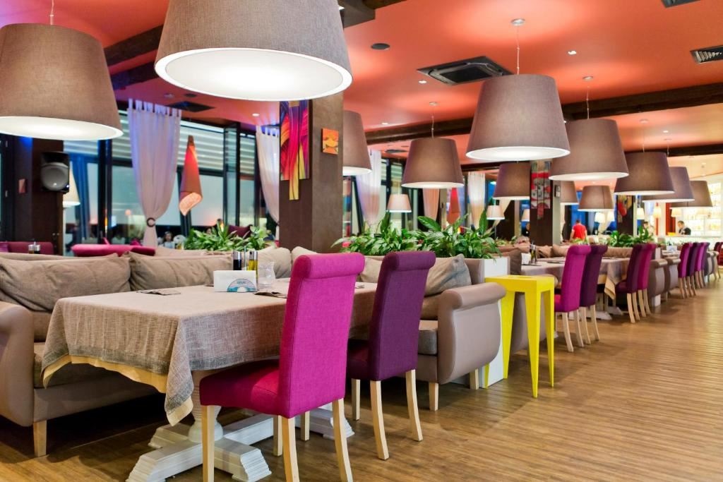 restaurants-restaurants