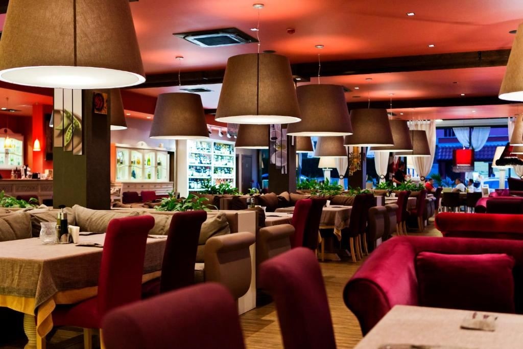 restaurants-restaurants