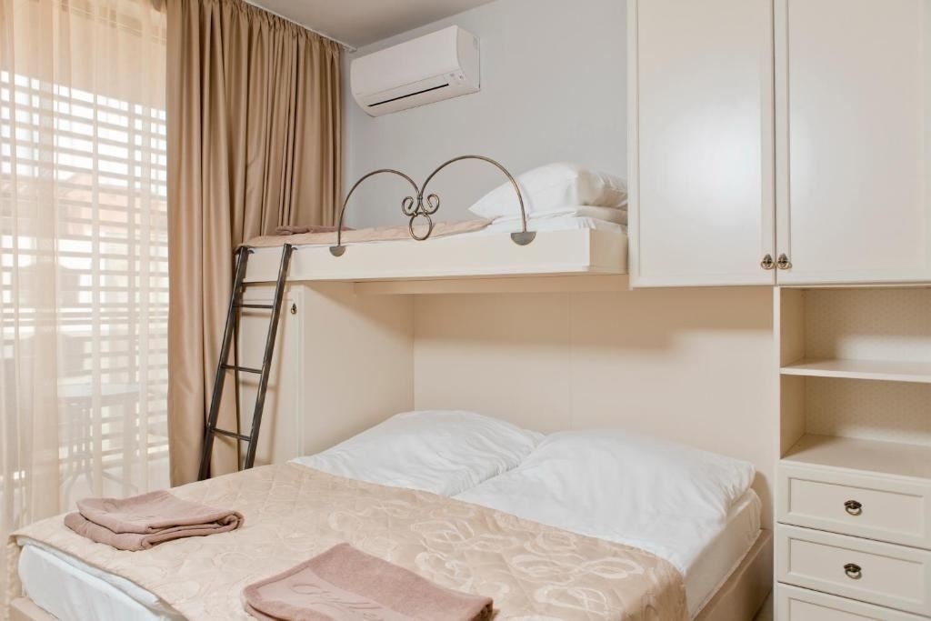 rooms-standard-studio-balcony