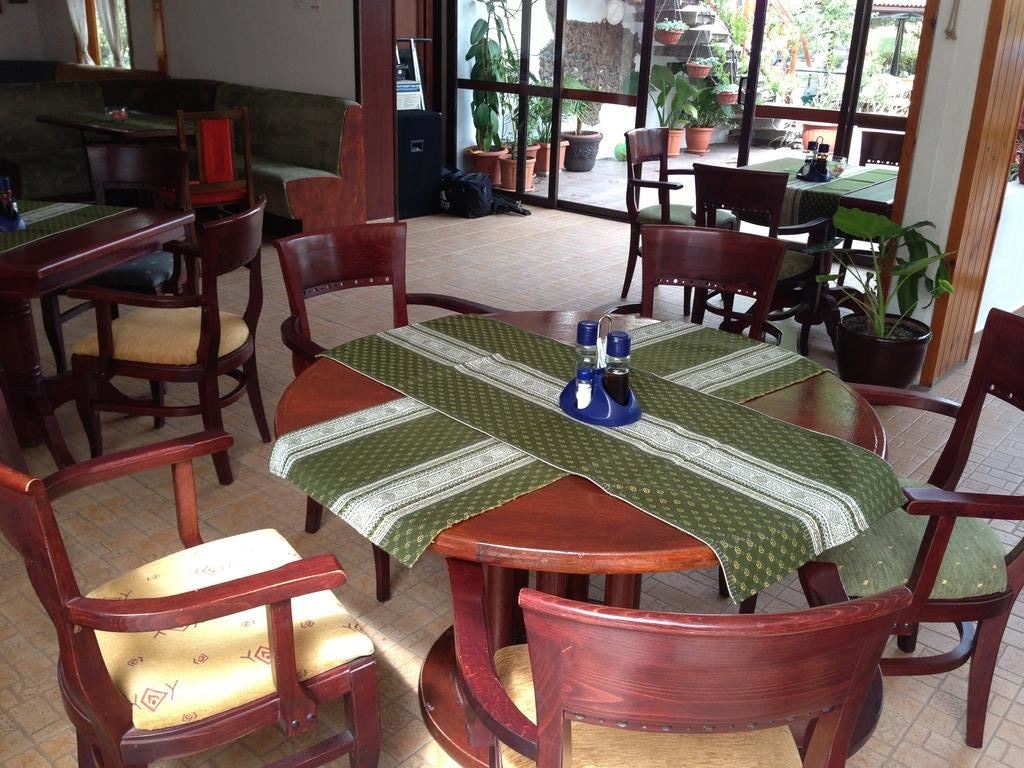 restaurants-restaurants