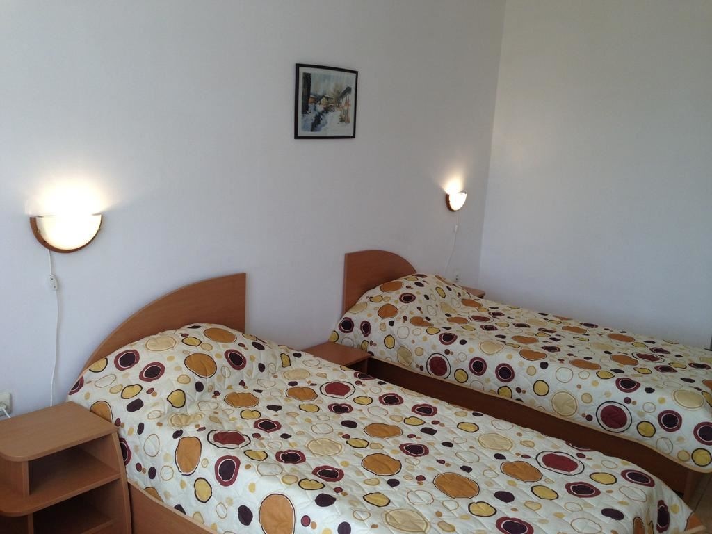 rooms-single-wchild-standard-room-balcony