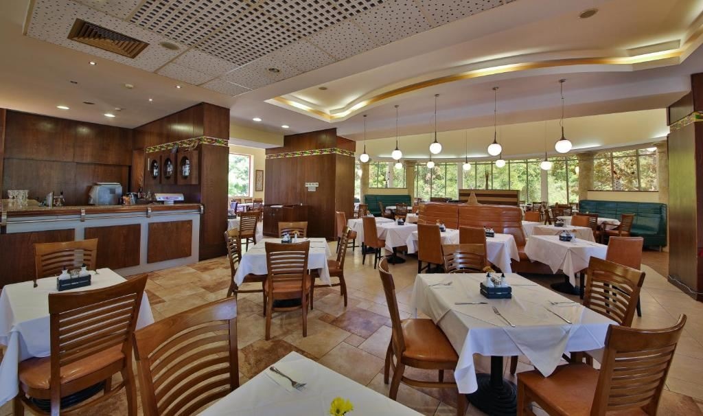 restaurants-restaurants