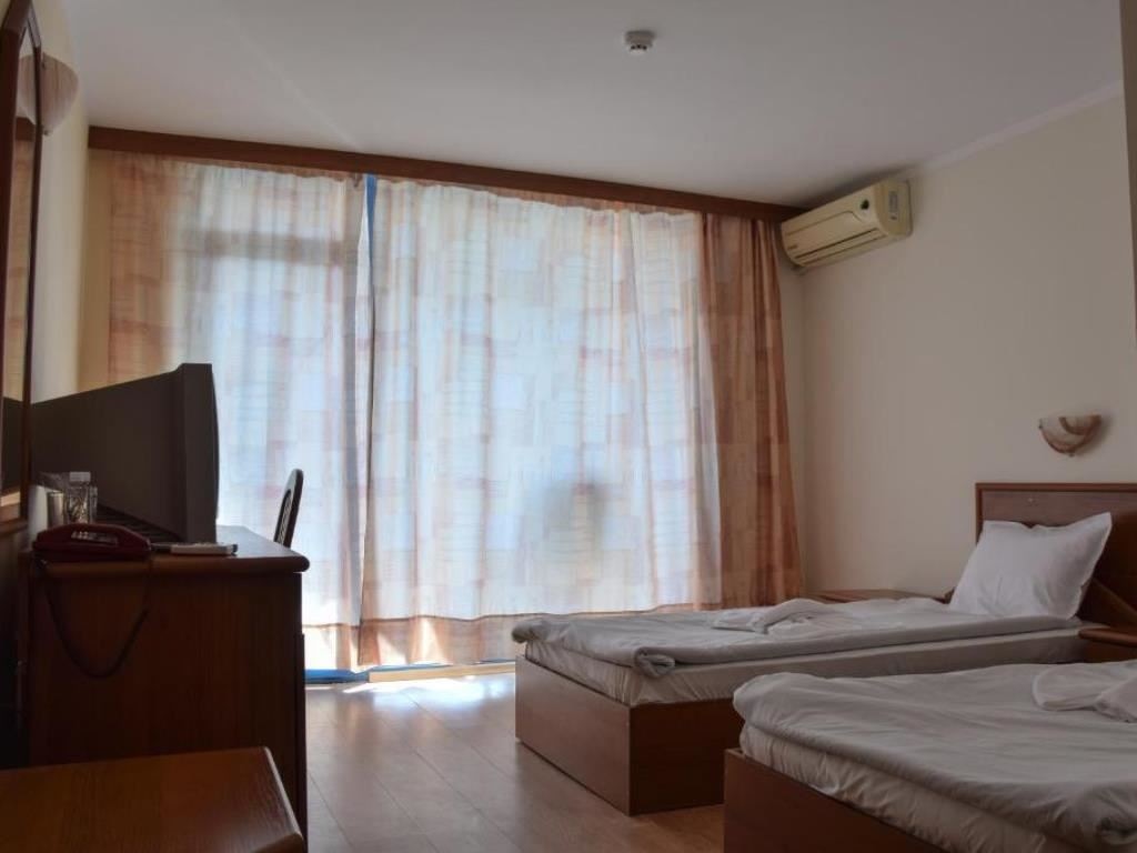 rooms-standard-apartment-balcony