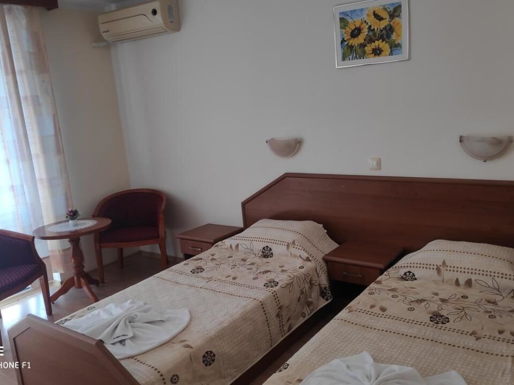 rooms-single-wchild-standard-room-balcony