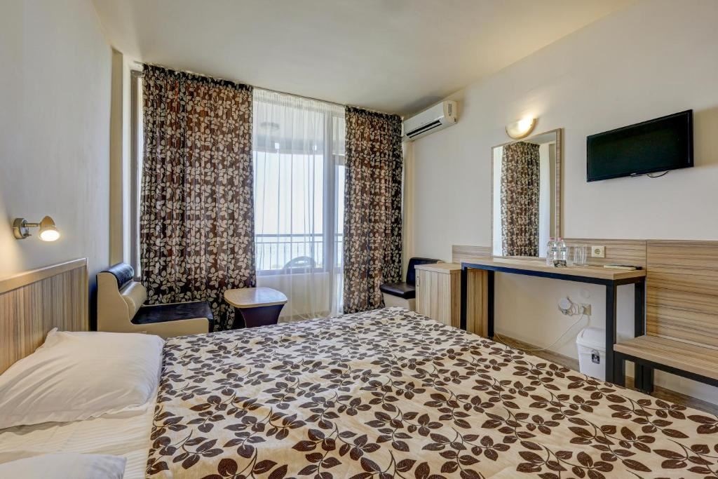 rooms-single-wchild-standard-room-balcony