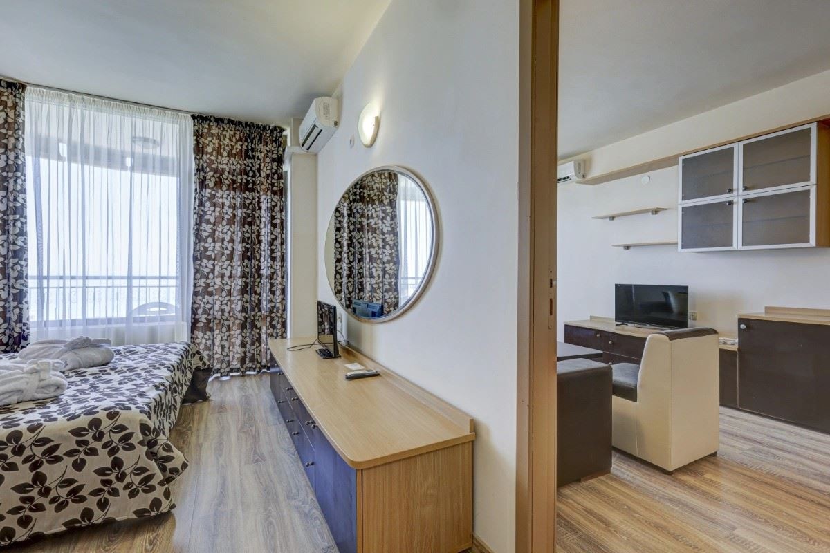 rooms-standard-apartment-balcony