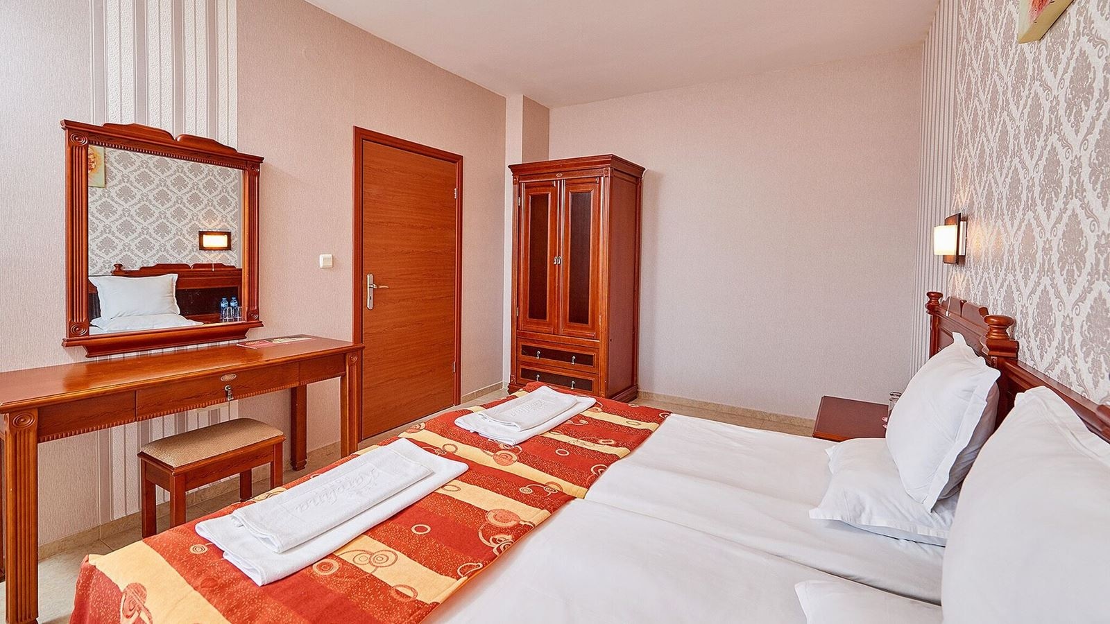 rooms-double-standard-apartment-balcony