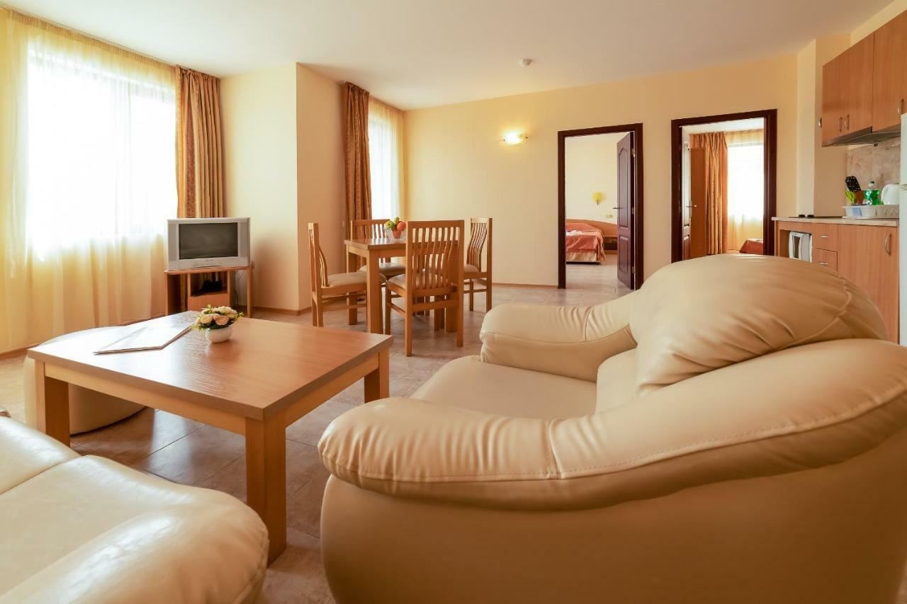 rooms-2-bedroom-standard-apartment-balcony