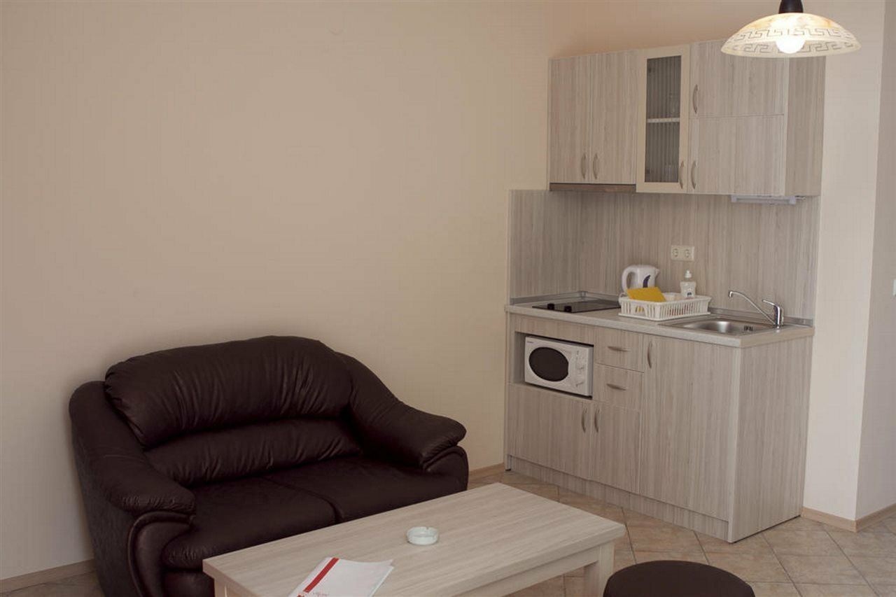 rooms-2-bedroom-standard-apartment-balcony