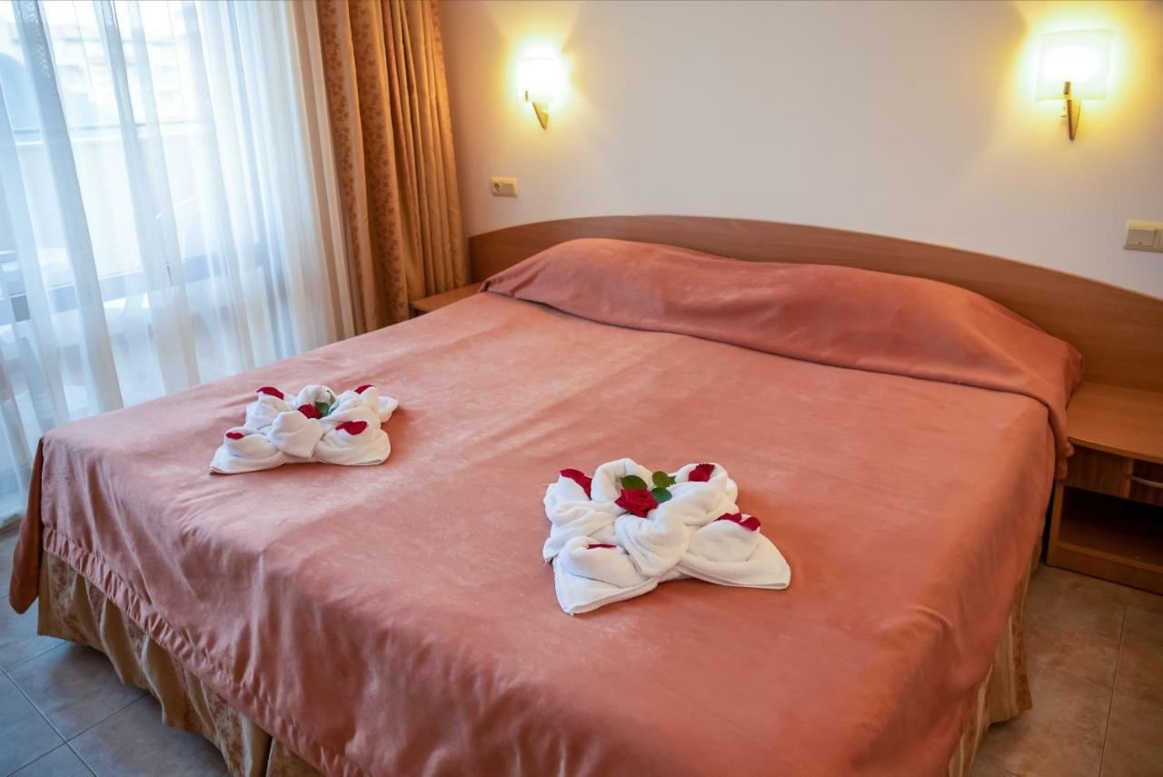 rooms-2-bedroom-standard-apartment-balcony