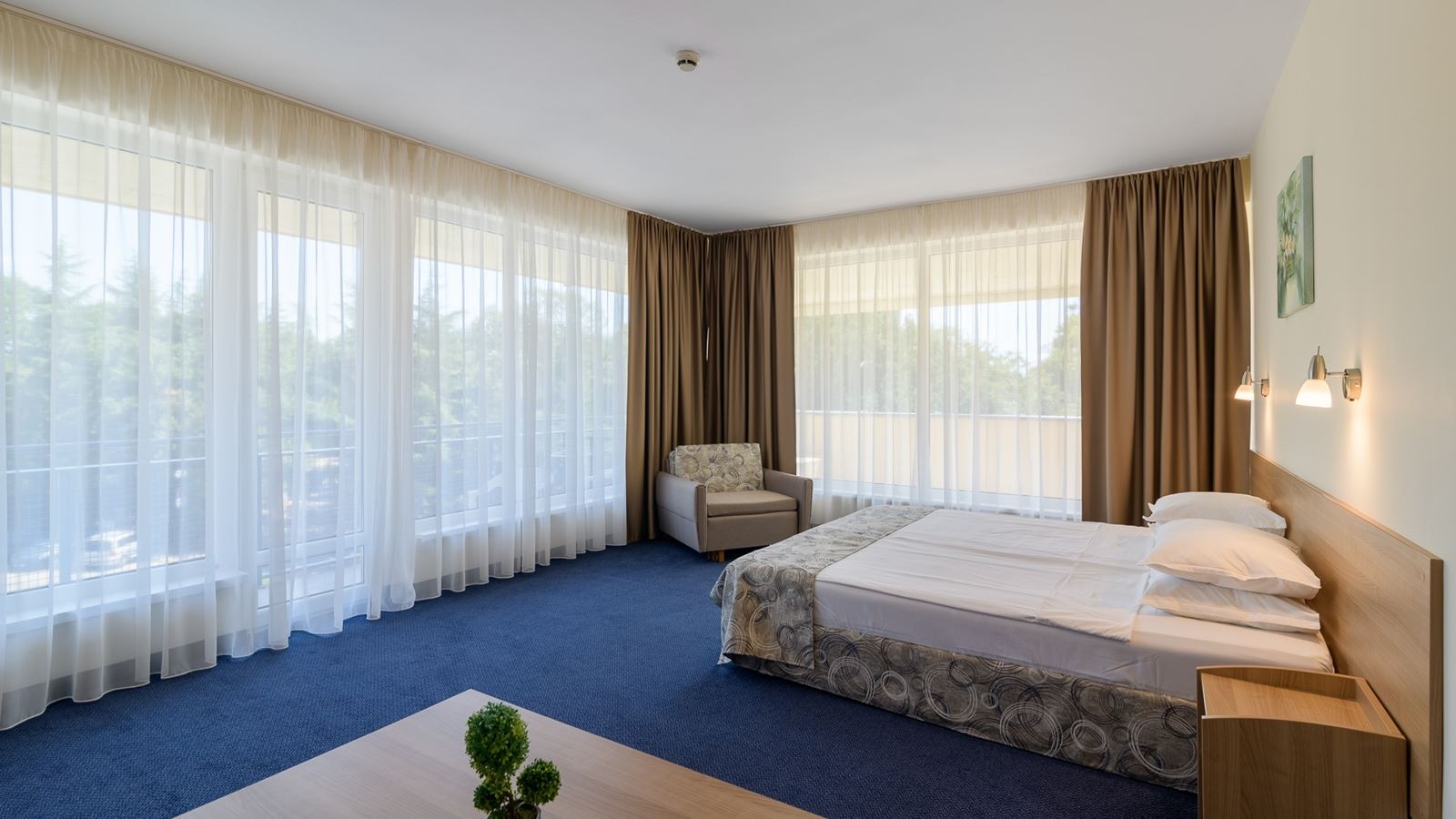 rooms-family-room-with-terrace