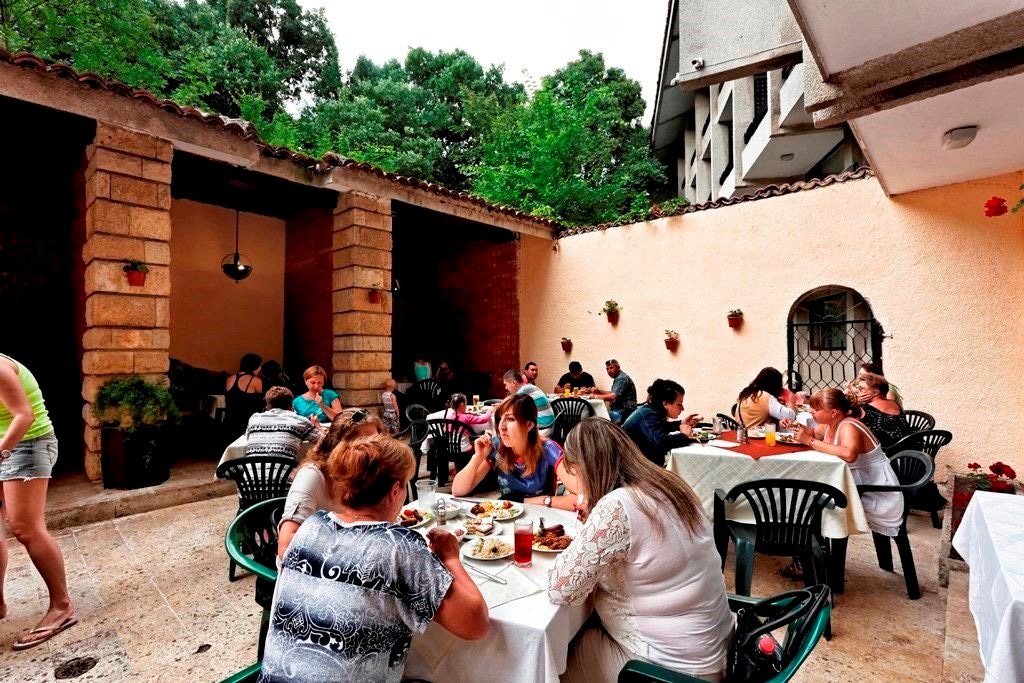 restaurants-main-restaurant