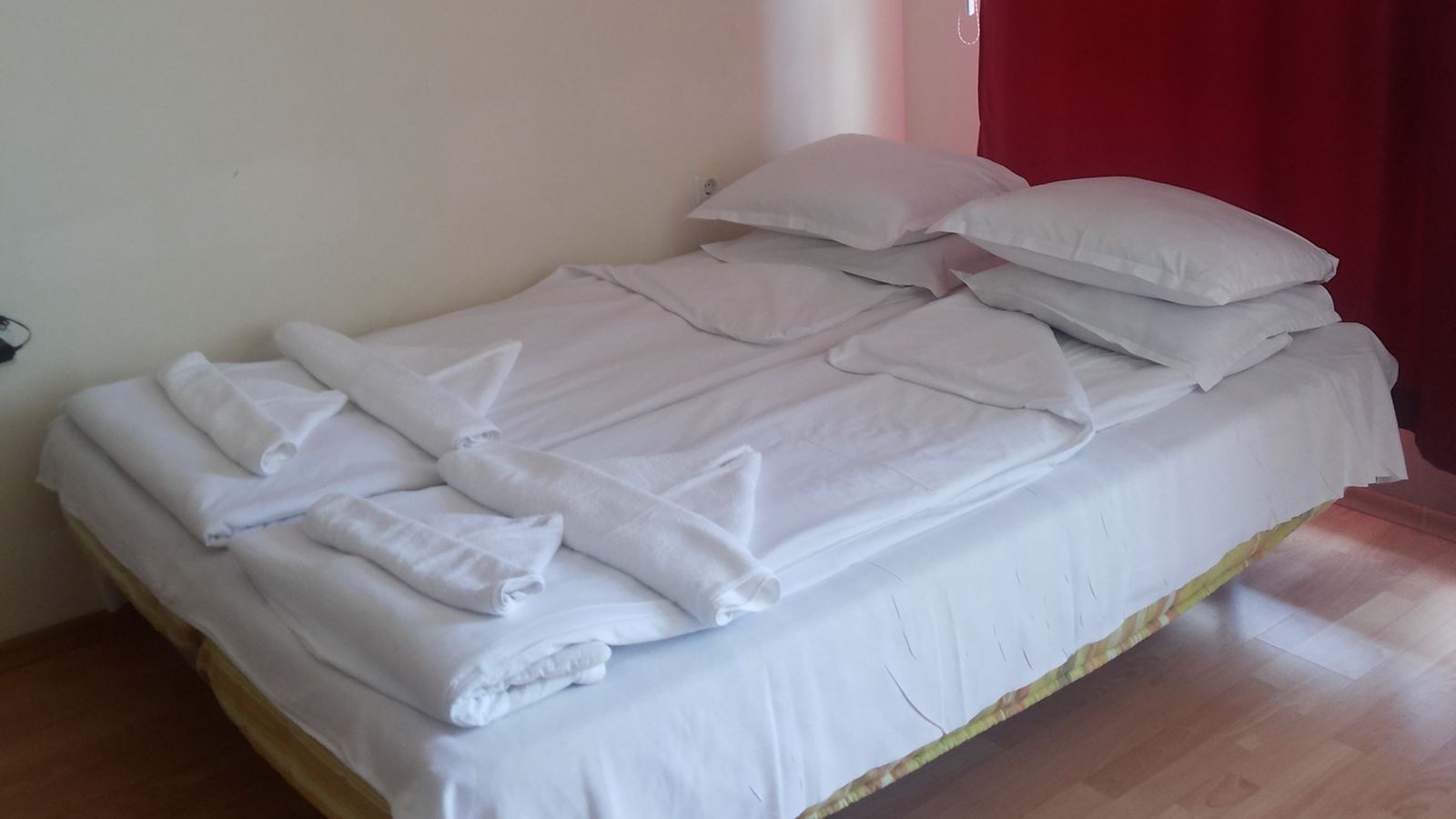 rooms-standard-apartment-balcony-or-terrace