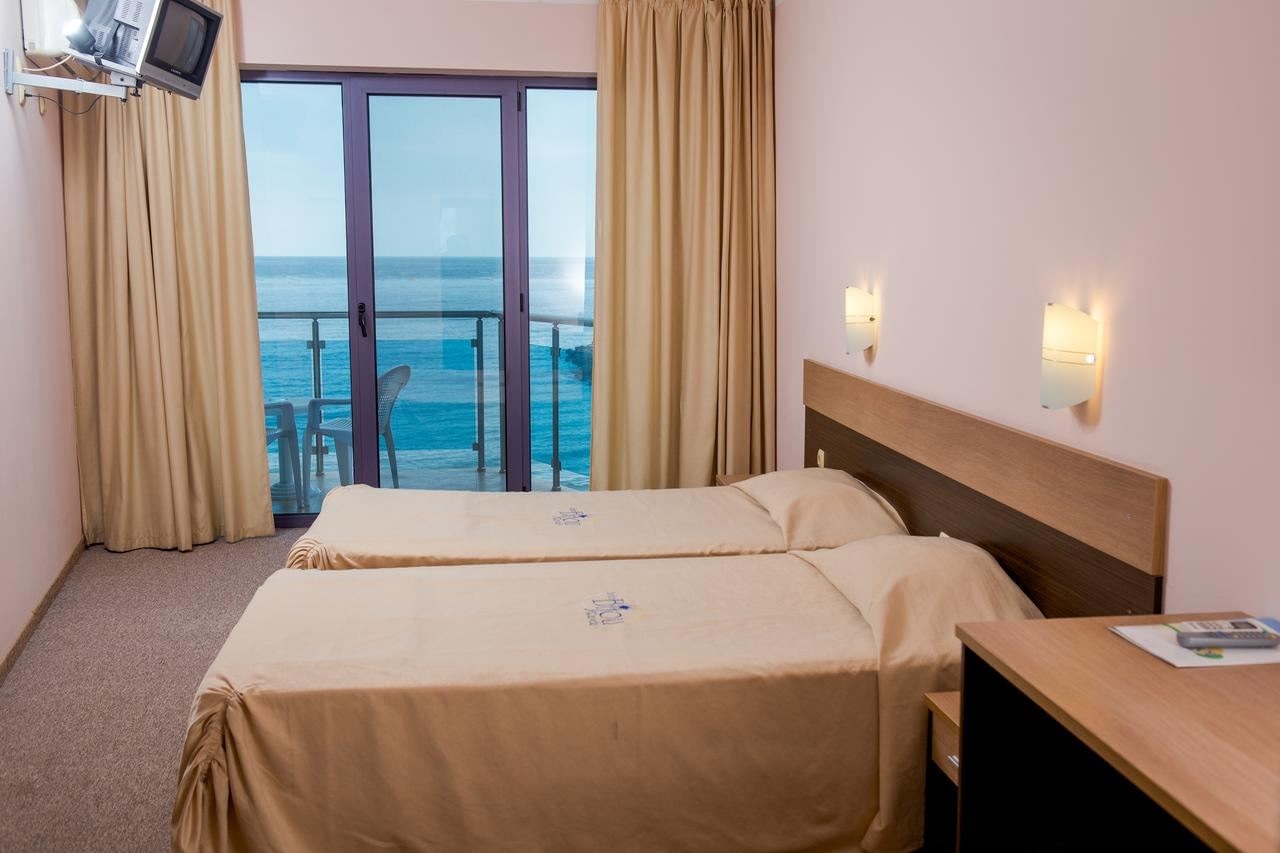 rooms-single-wchild-standard-room-seaview