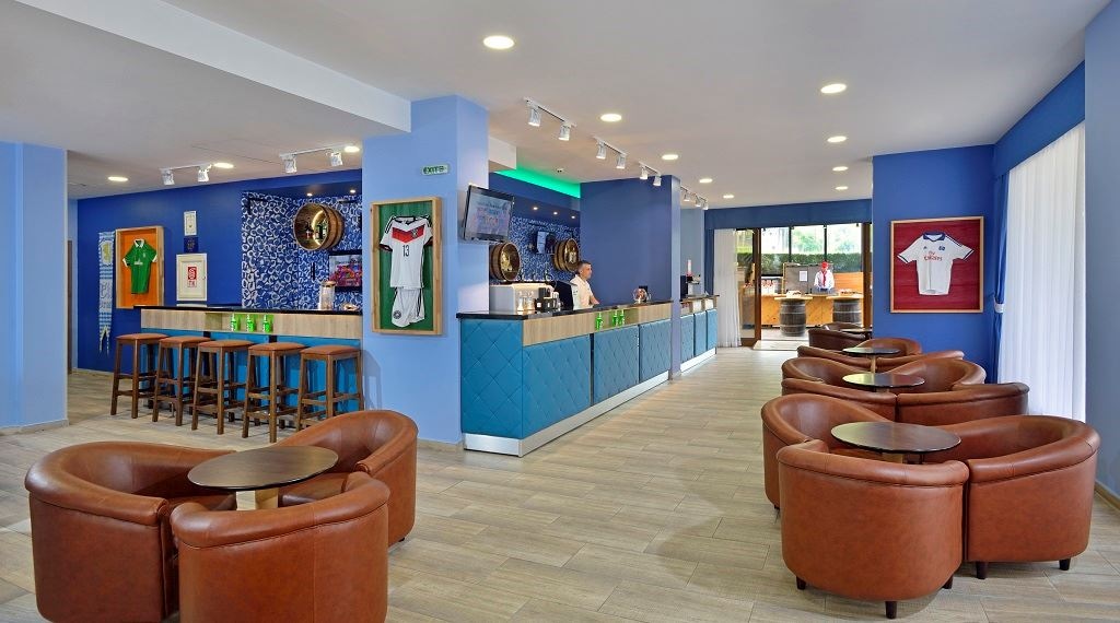 bars-der-biergarten-from-mid-may-end-of-sept