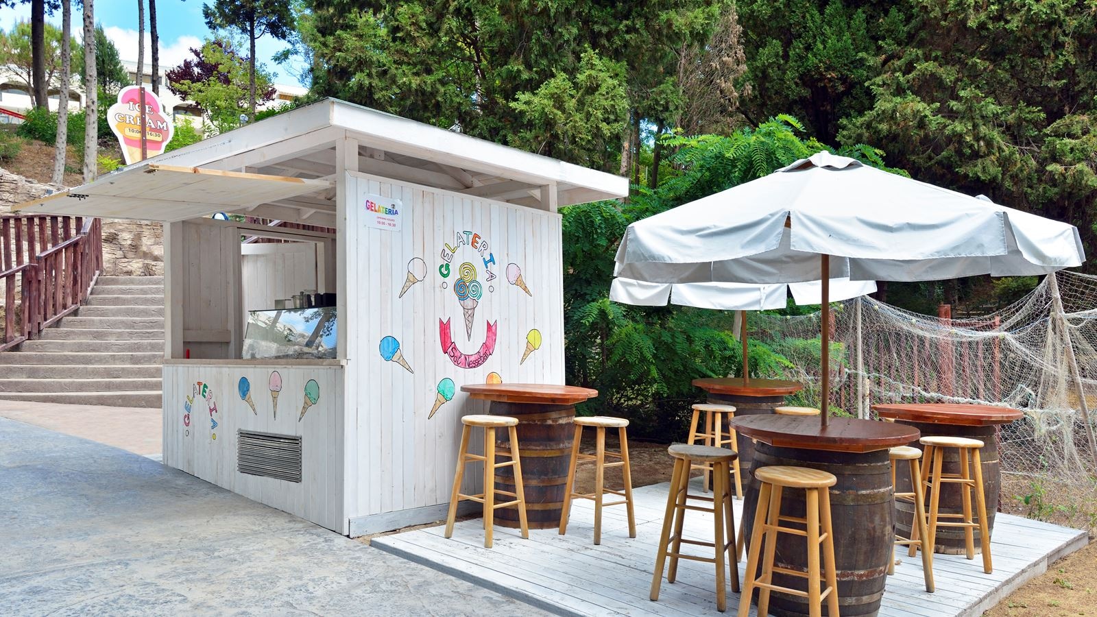restaurants-gelateria-ice-pavilion-from-beg-june-until-mid-sept