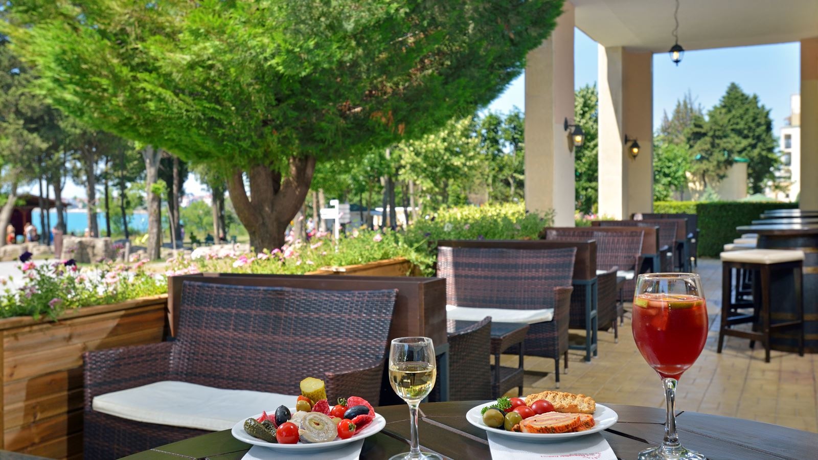 restaurants-taperia-malecon-from-beg-june-until-mid-sept