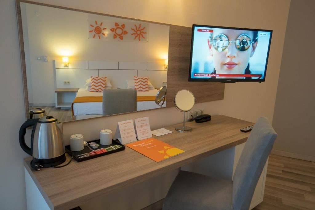 rooms-double-standard-room-seaview-balcony