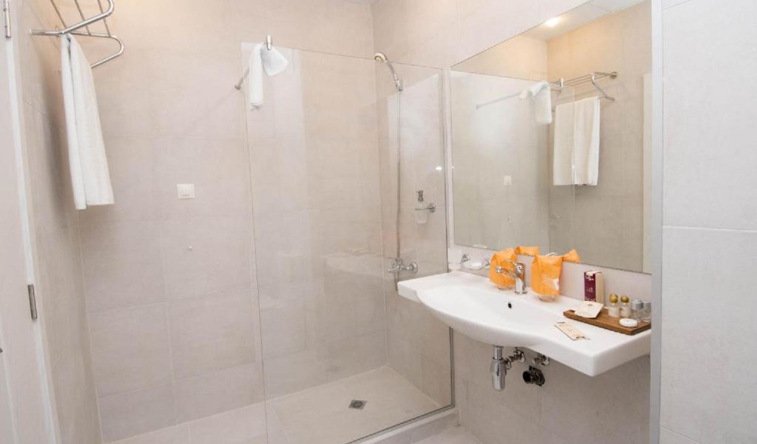 rooms-twin-standard-room-balcony-or-terrace