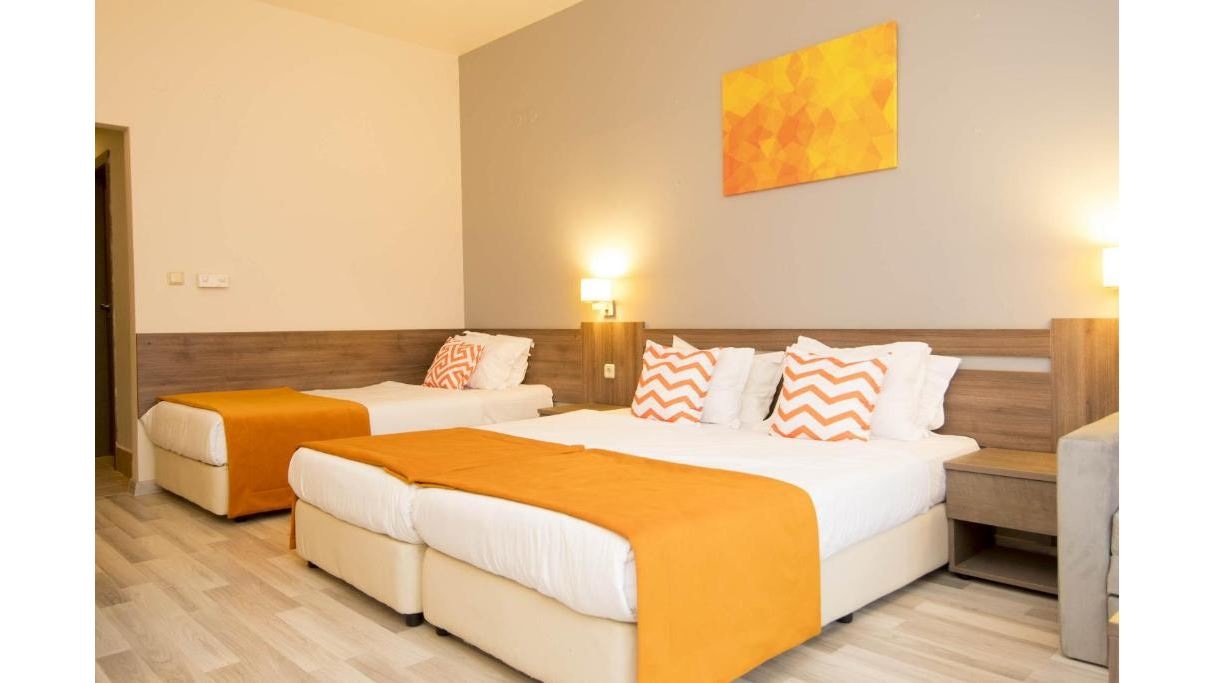 rooms-large-standard-room-balcony