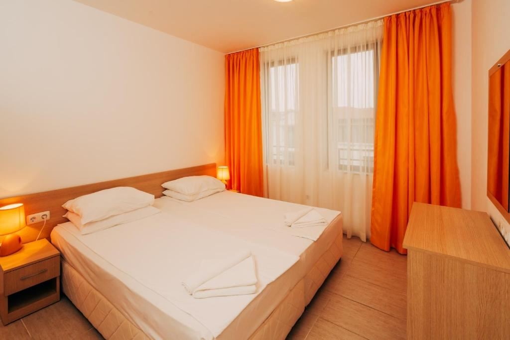 rooms-2-bedroom-standard-apartment-balcony