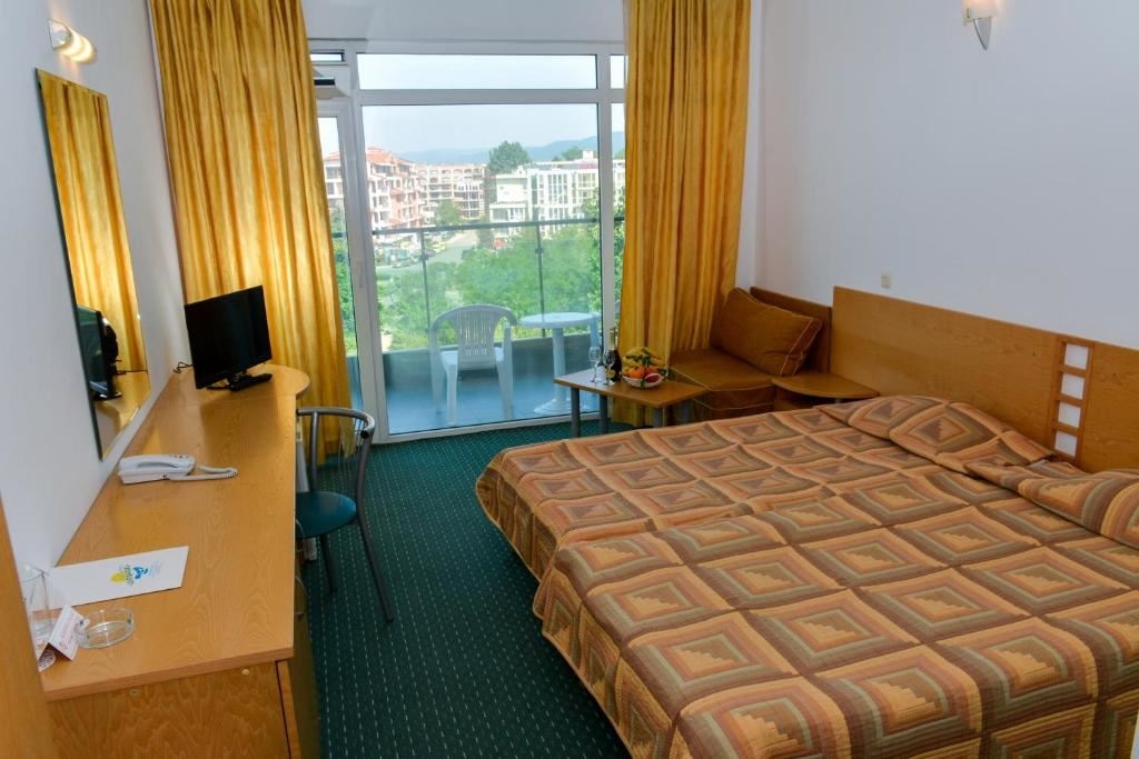 rooms-single-wchild-superior-room-balcony