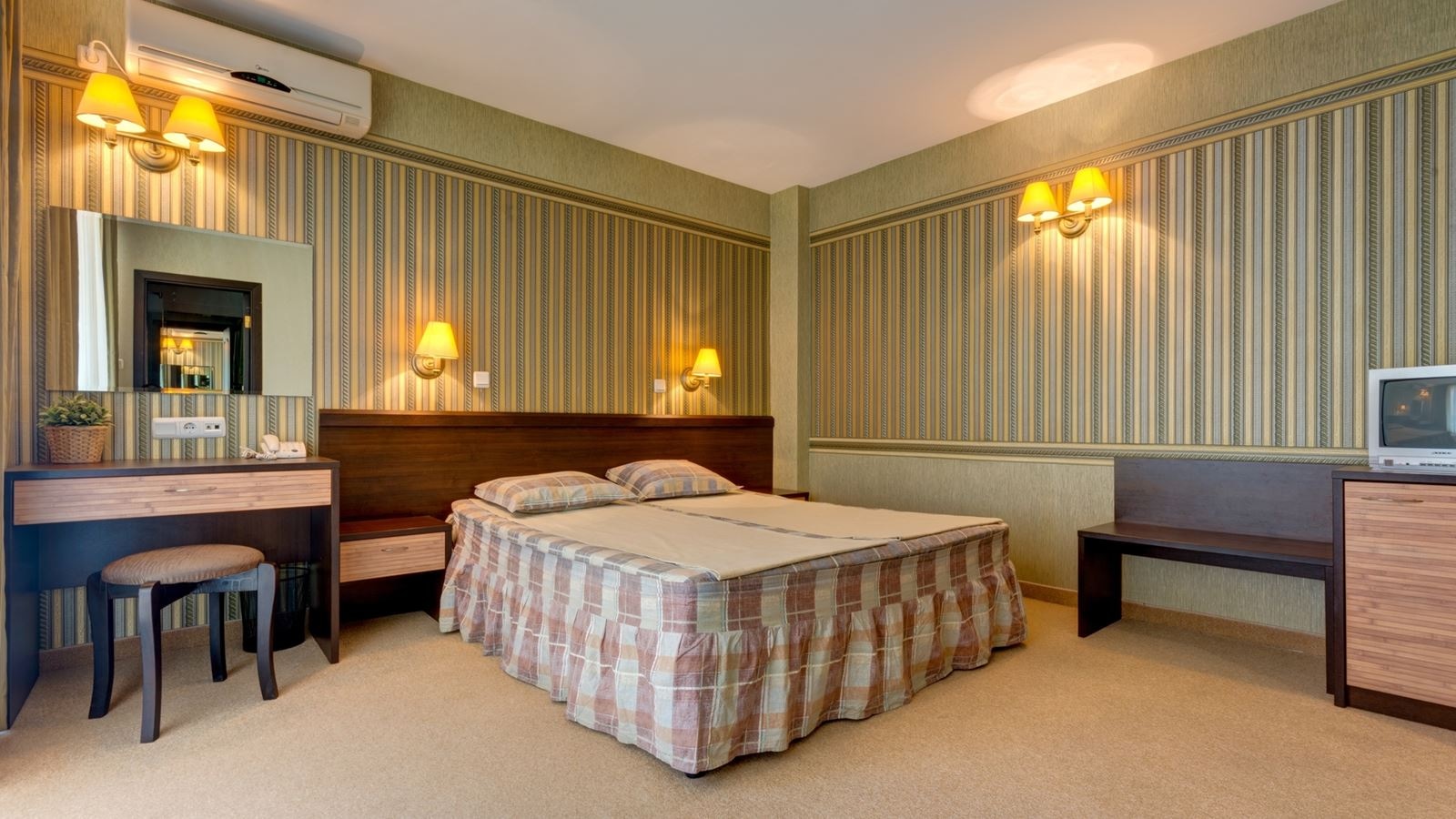 rooms-standard-apartment-balcony-or-terrace