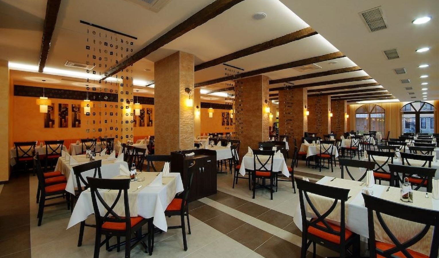 restaurants-restaurant