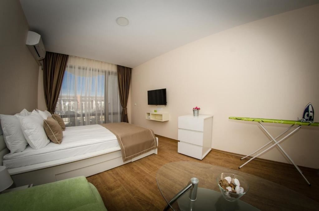 rooms-standard-familyroom-balcony-or-terrace