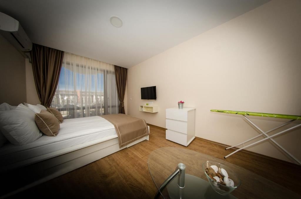 rooms-standard-studio-balcony-or-terrace