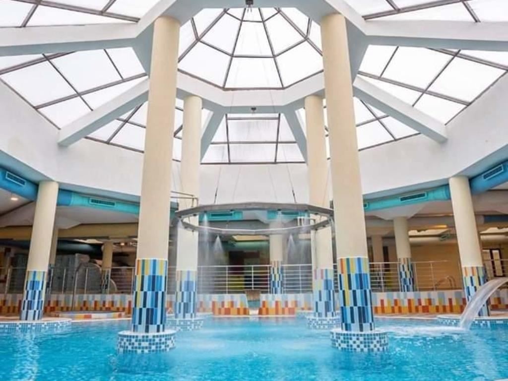 pools-indoor-pool