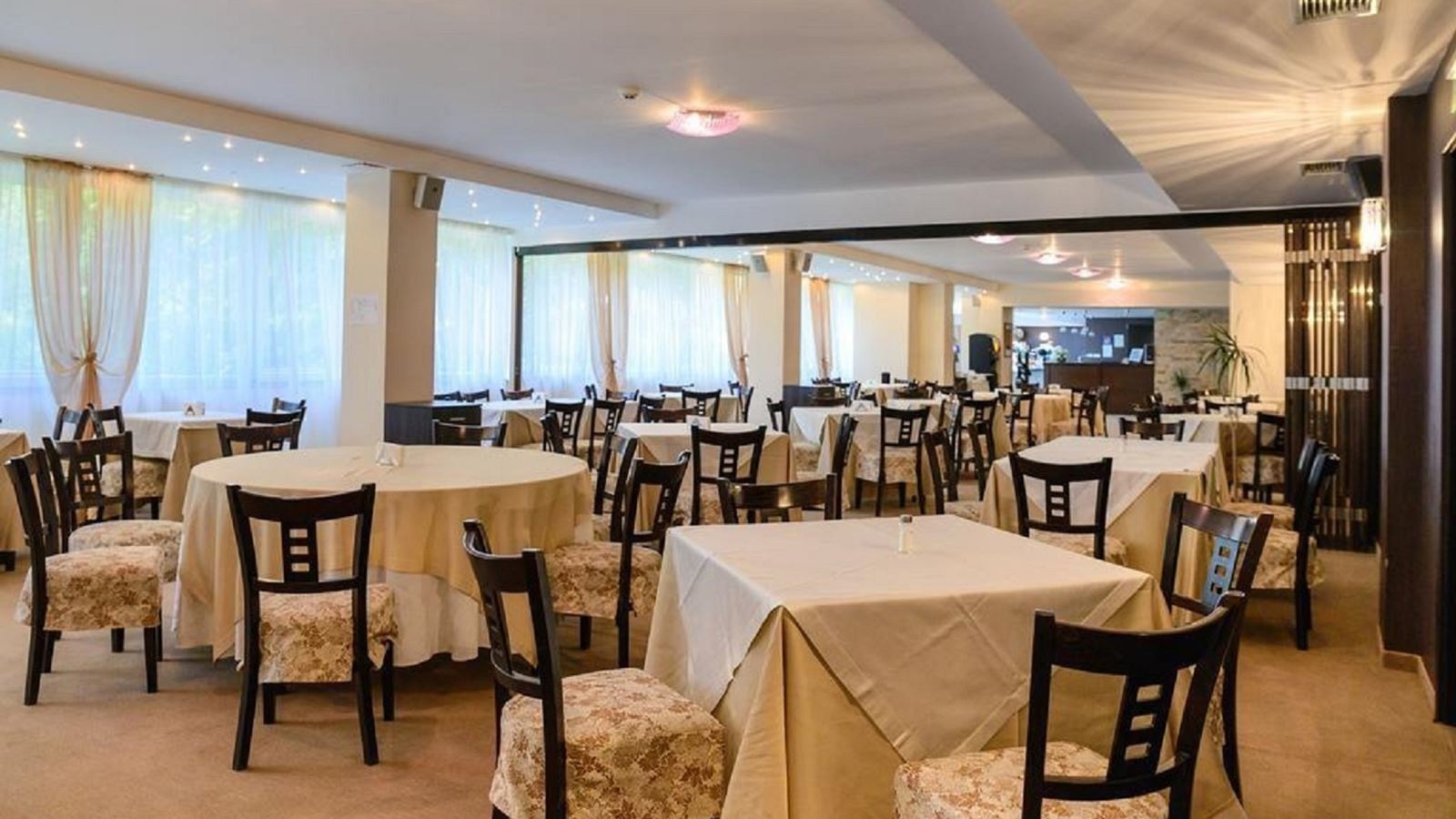 restaurants-restaurants