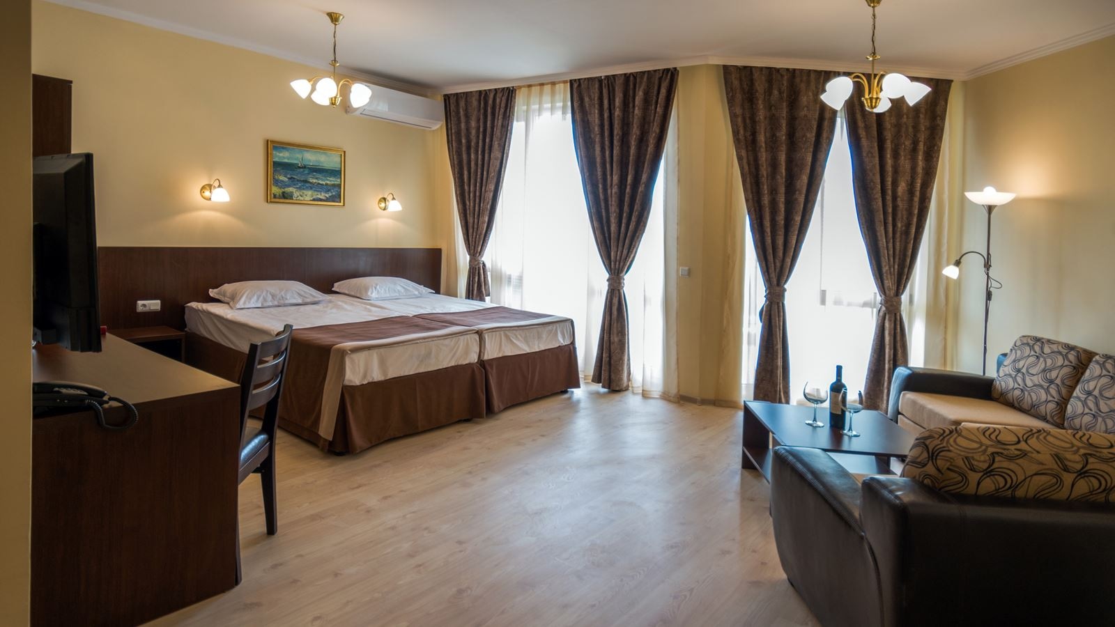 rooms-standard-family-junior-suite-balcony-or-terrace