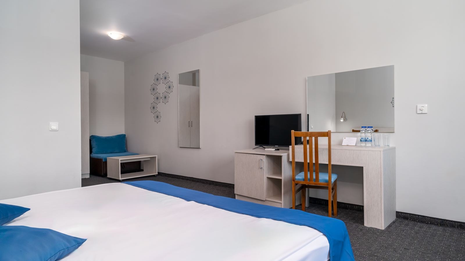 rooms-bed-twin-room-promo-without-balcony