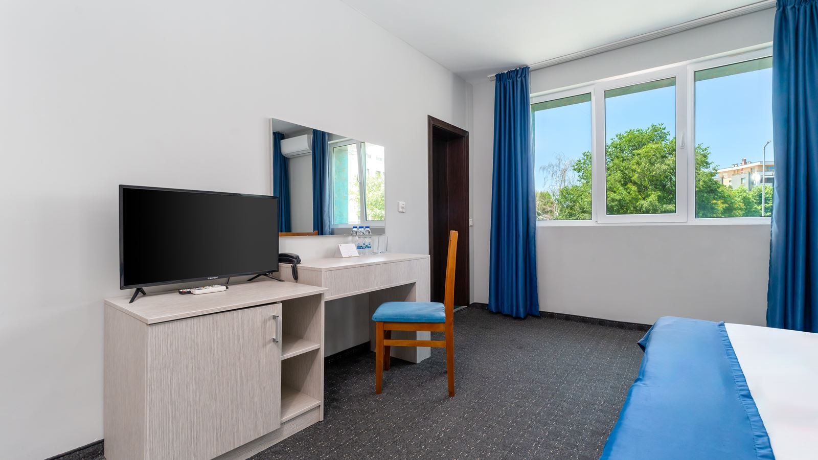 rooms-bed-twin-room-promo-without-balcony