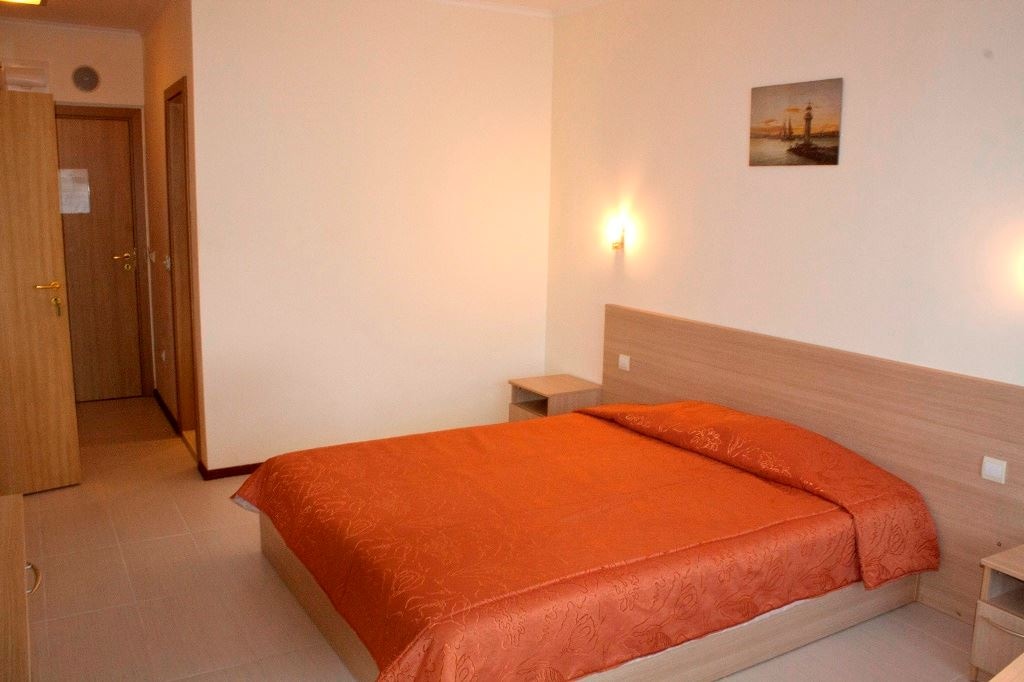 rooms-single-wchild-standard-room-balcony