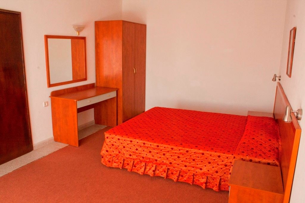 rooms-standard-apartment-balcony