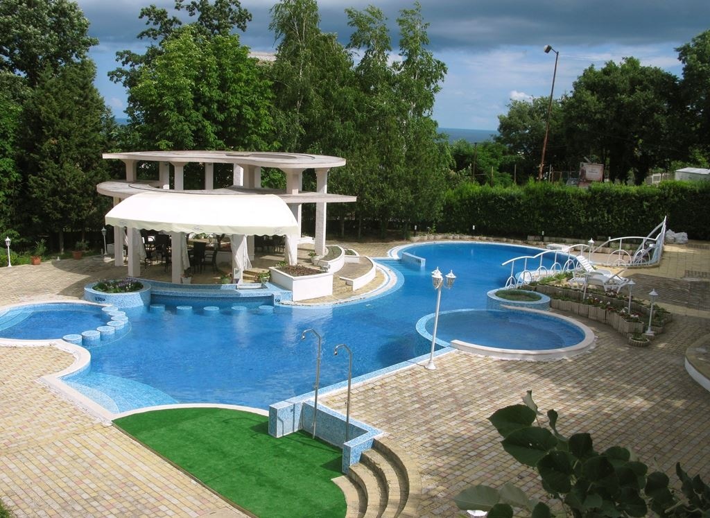 pools-outdoor-pool