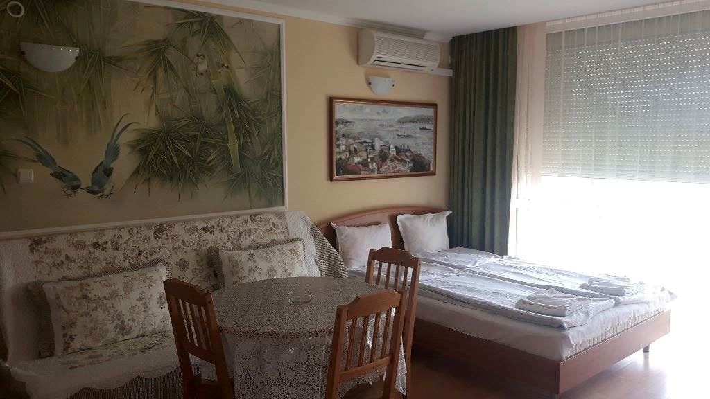 rooms-standard-studio-balcony-or-terrace