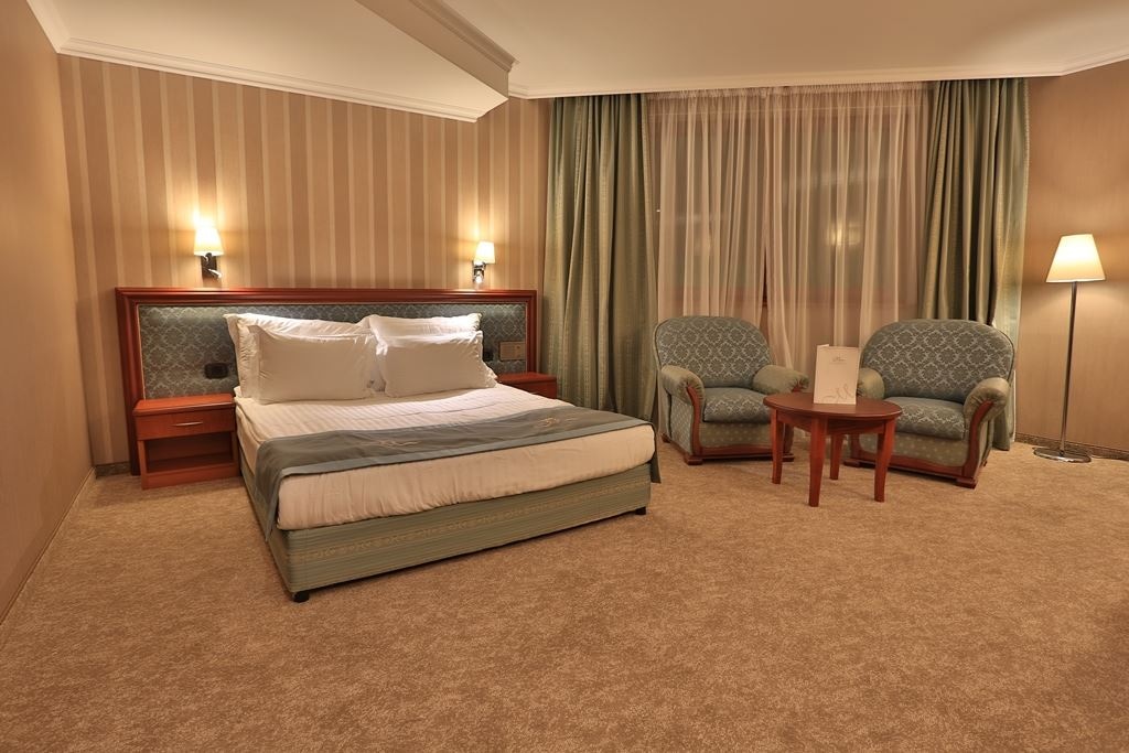 rooms-double-standard-room-park-view