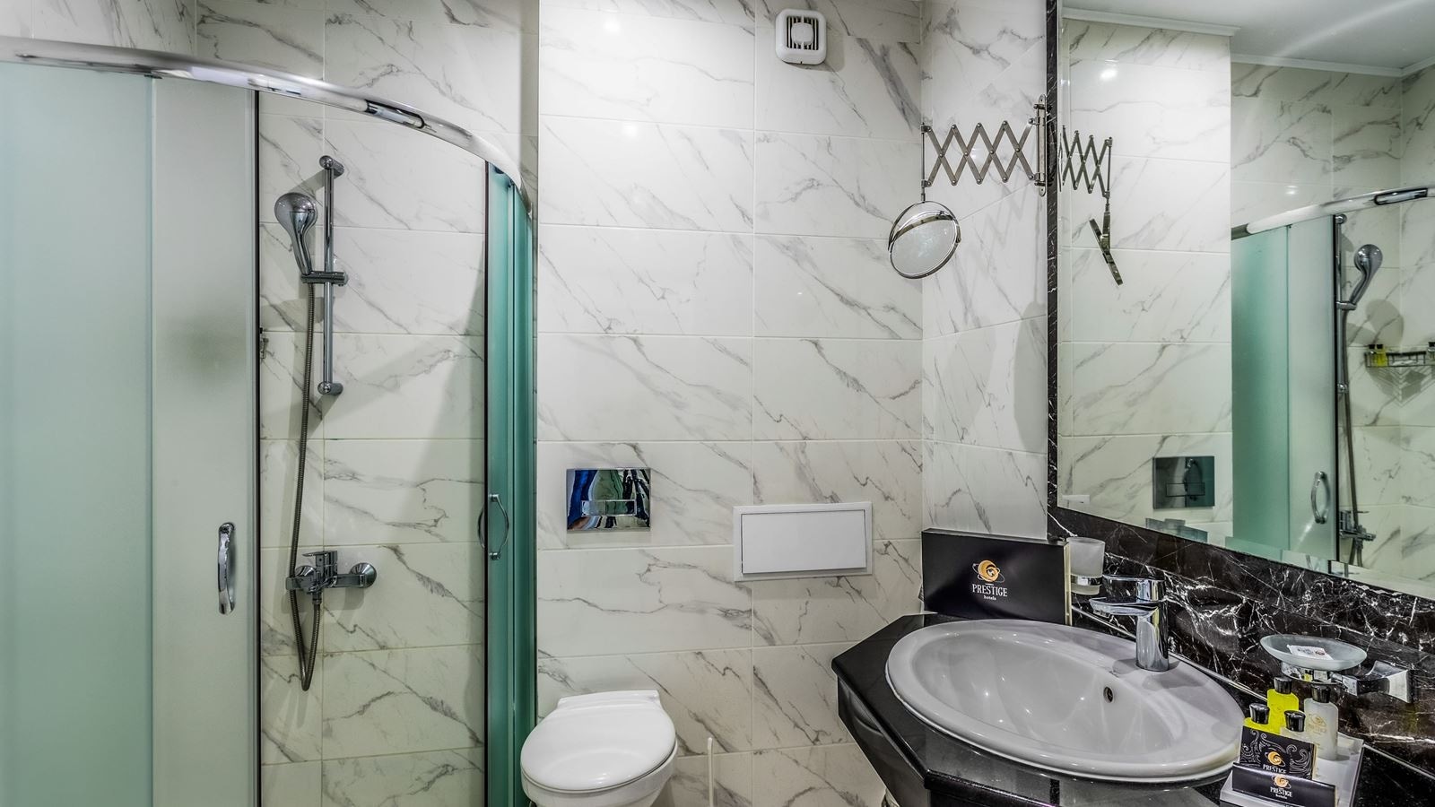 rooms-deluxe-family-room