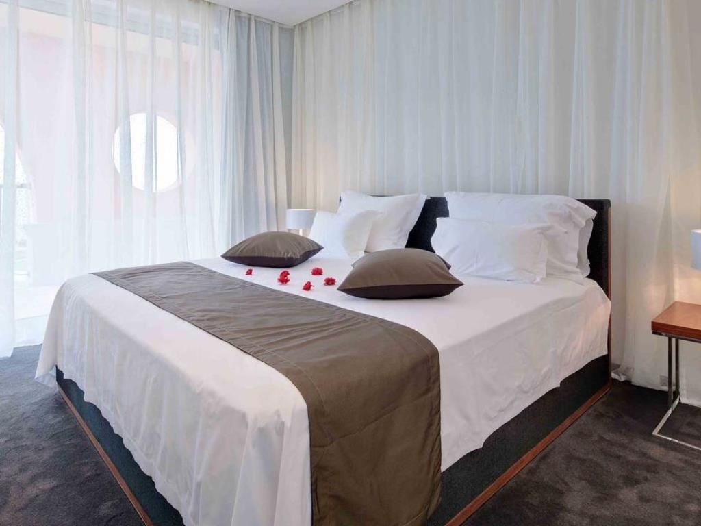 rooms-single-wchild-standard-room-seaview-balcony