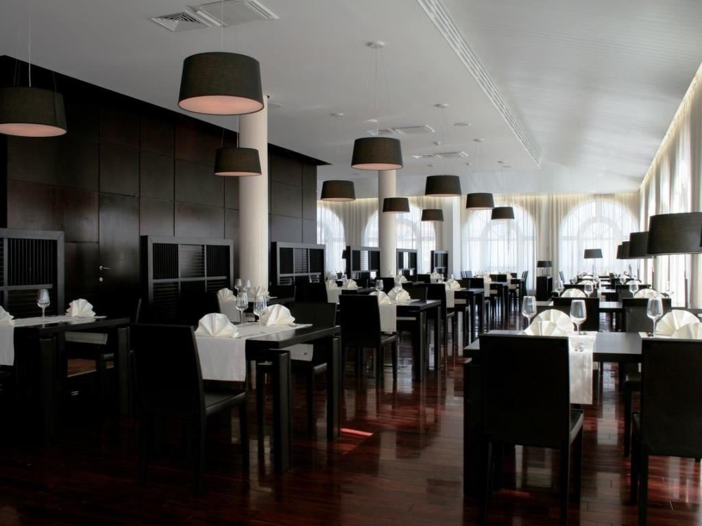 restaurants-restaurant