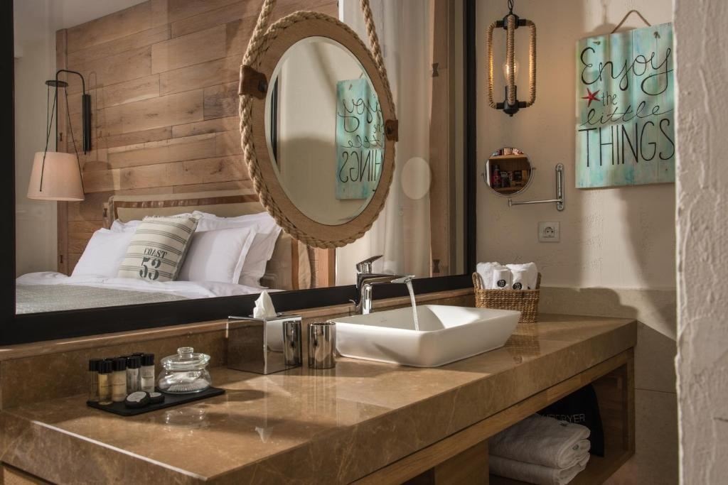 rooms-single-use-deluxe-room-garden-view-balcony-or-terrace