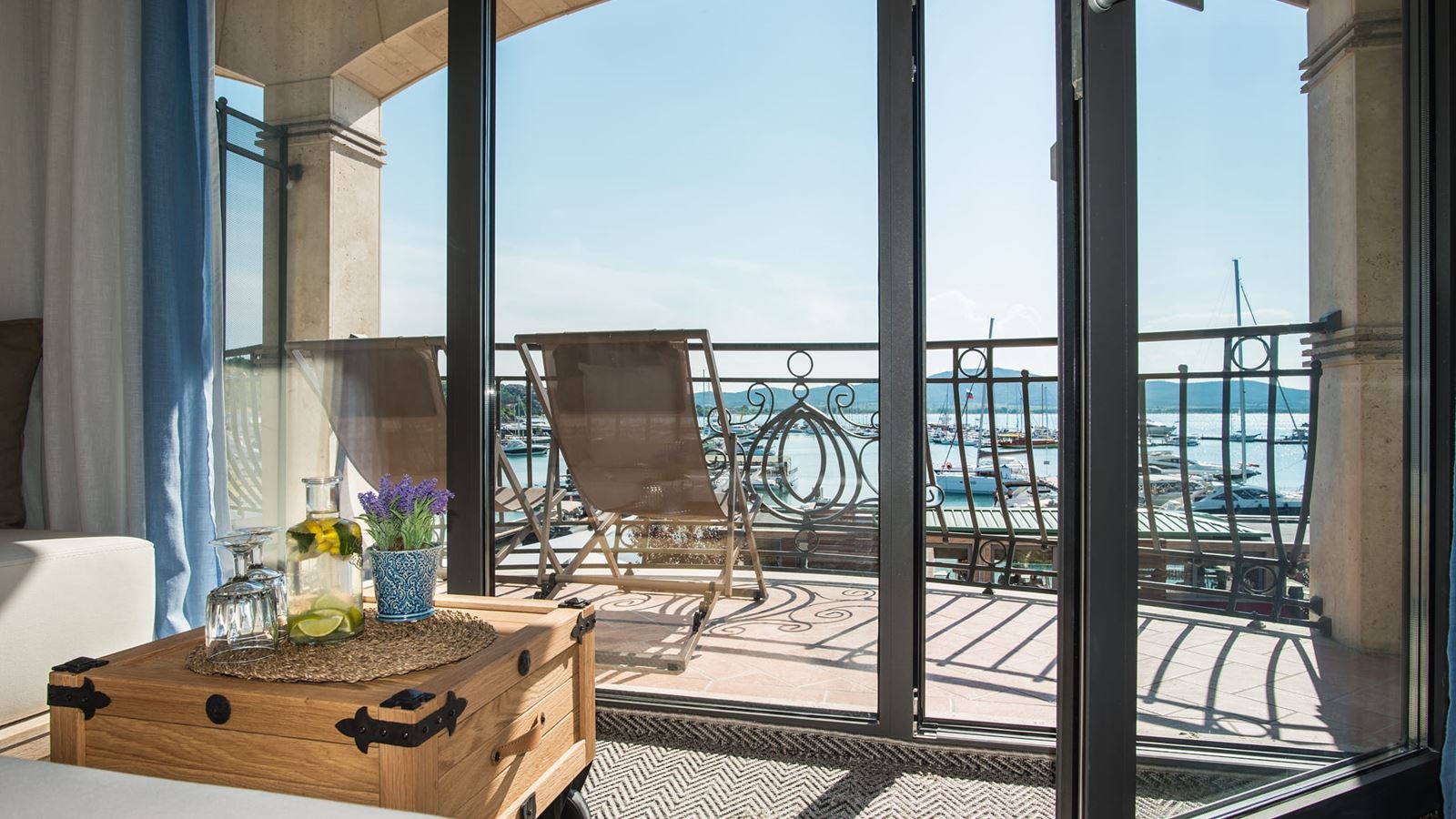 rooms-single-use-deluxe-room-sea-view-balcony-or-terrace